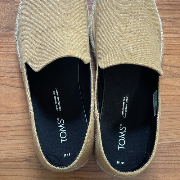 Tom’s shoes - Picture 3 of 6